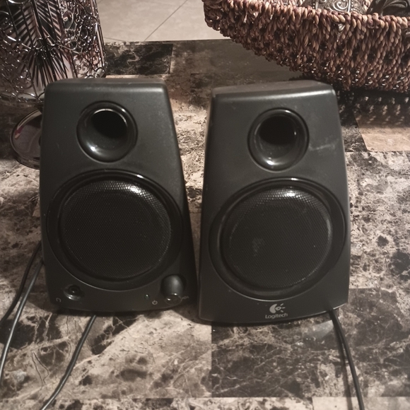 Logitech Z130 3.5mm Jack WIRED COMPUTER Speakers - Picture 1 of 3